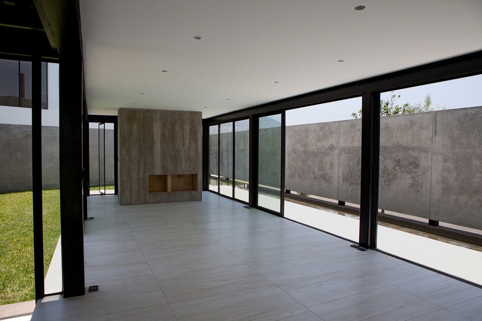 house-with-detached-glass-walled-living-area-17-glass-walls.jpg