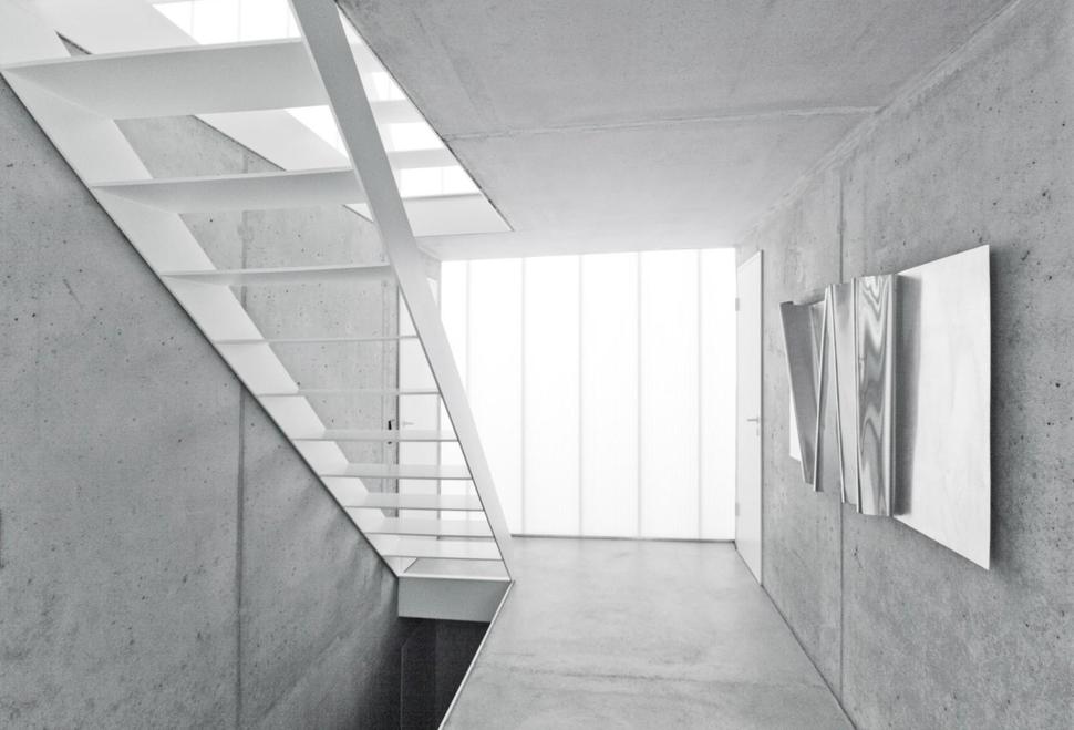tall-minimalistic-hillside-house-built-from-concrete-12-hallway.jpg