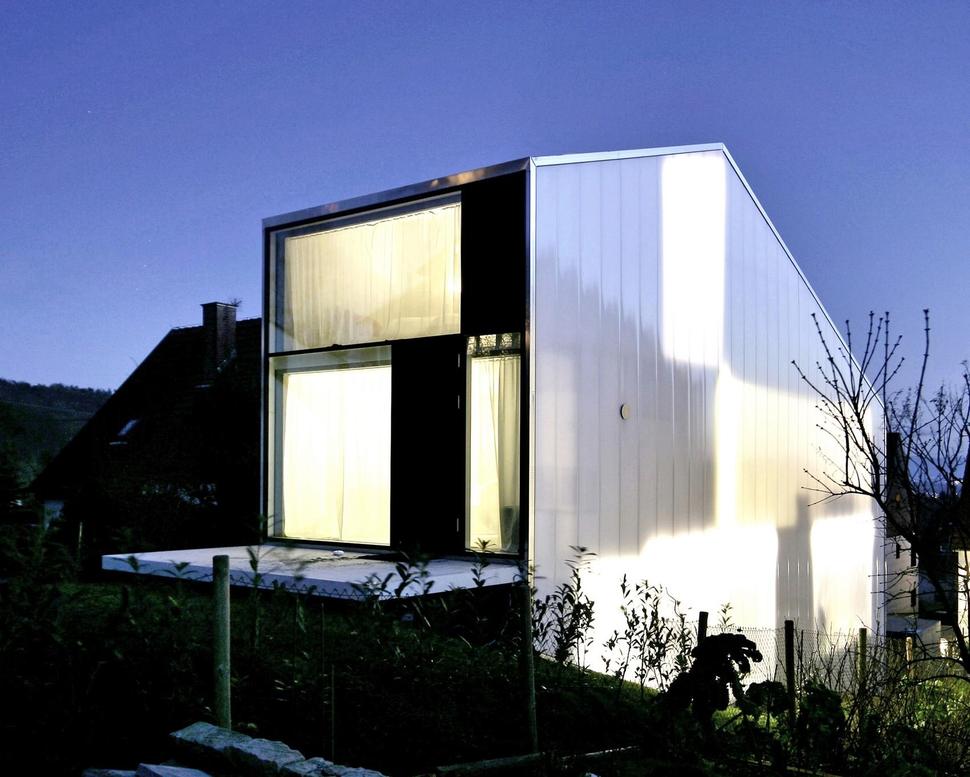 tall-minimalistic-hillside-house-built-from-concrete-3-night-panels.jpg