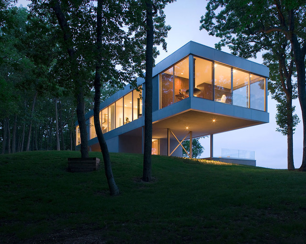 vertical-t-shaped-hilltop-house-views-4-sides-24-bedroom.jpg