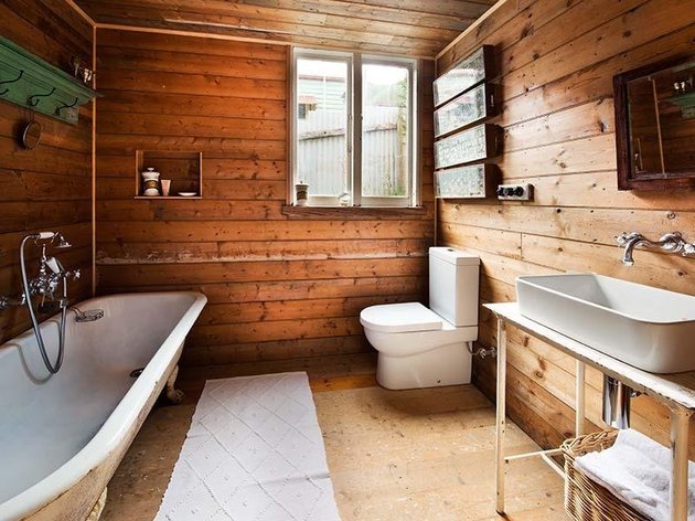 vintage-country-cottage-clear-finished-wood-interiors-7-bath.jpg