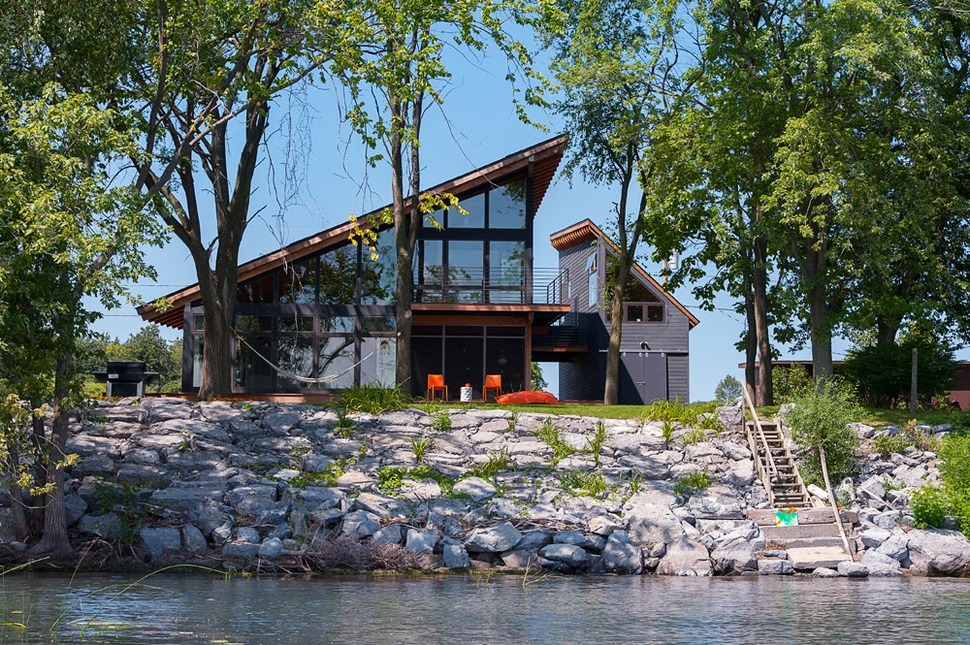 bridged-split-house-lake-designed-around-view-6.jpg