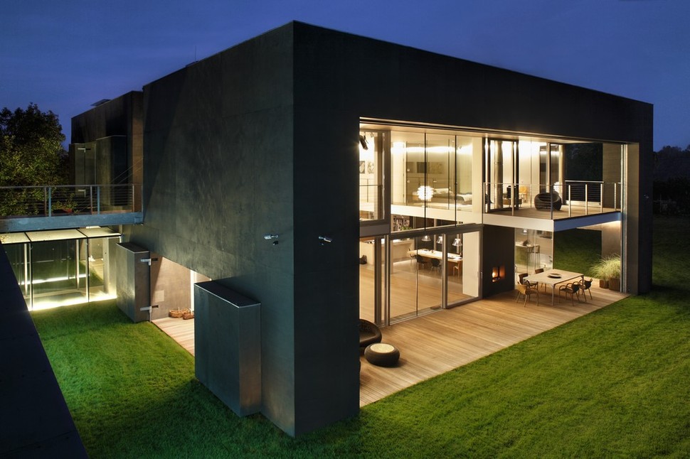 house-closes-concrete-cube-covering-glazed-areas-12-deck.jpg