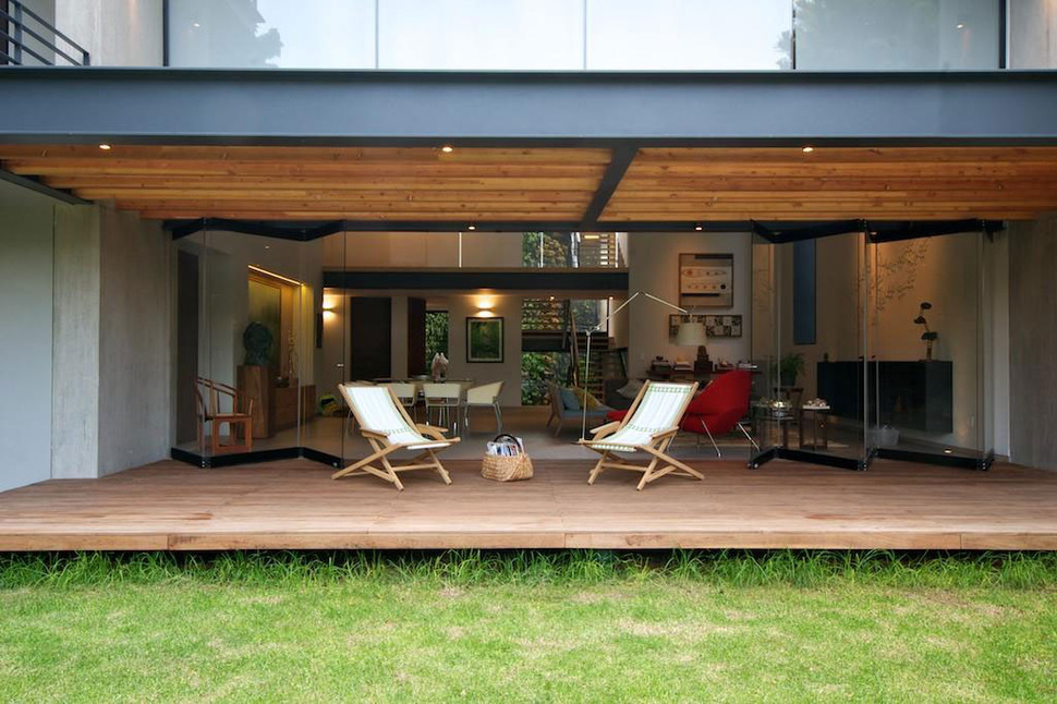 indoor-outdoor-zones-accentuated-vertical-gardens-10-terrace.jpg