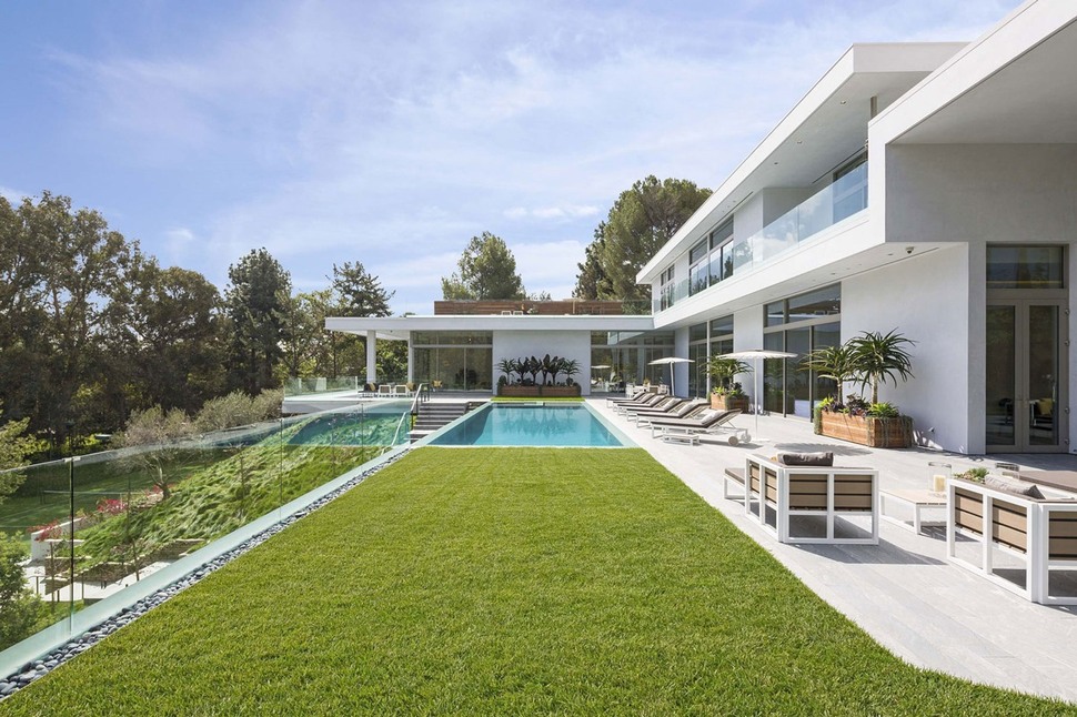 luxury-los-angeles-house-with-rooftop-decks-4-pool-level-grass.jpg