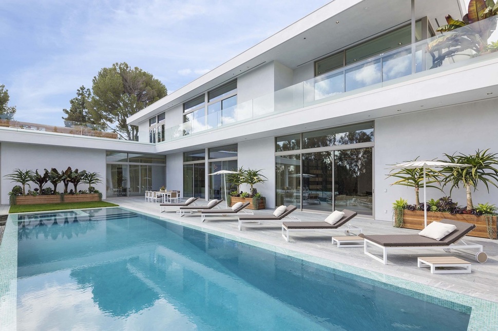 luxury-los-angeles-house-with-rooftop-decks-5-pool-deck.jpg
