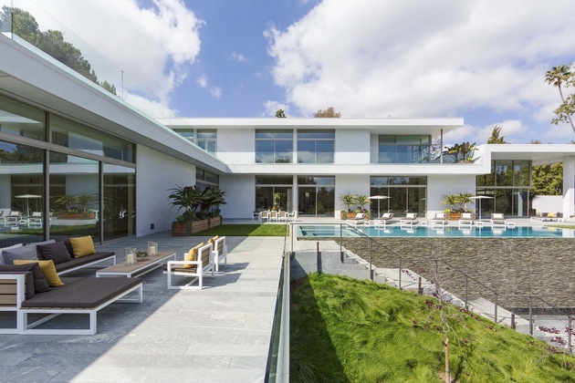 luxury-los-angeles-house-with-rooftop-decks-6-straight.jpg