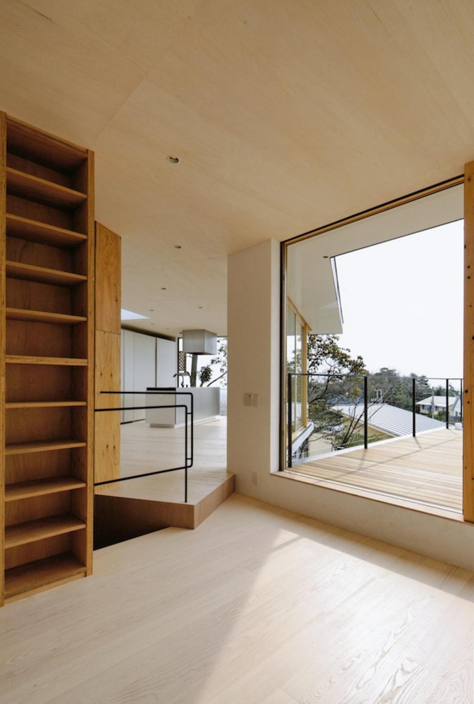 steep-slope-house-with-bookshelf-lined-interior-6-step-down.jpg