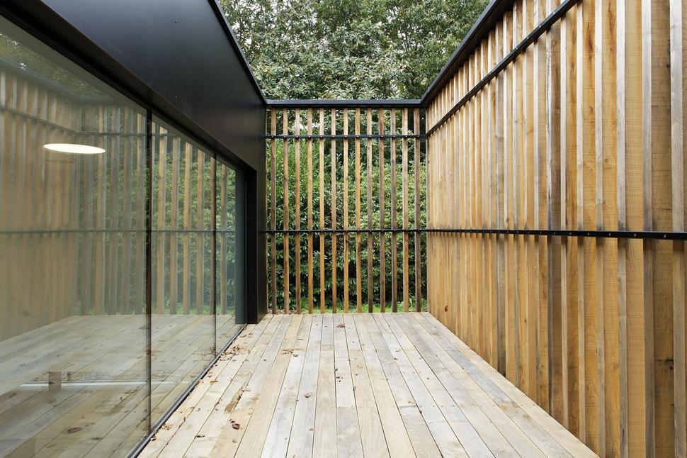 glass-living-edge-wood-clads-house-contrasts-28-terrace.jpg