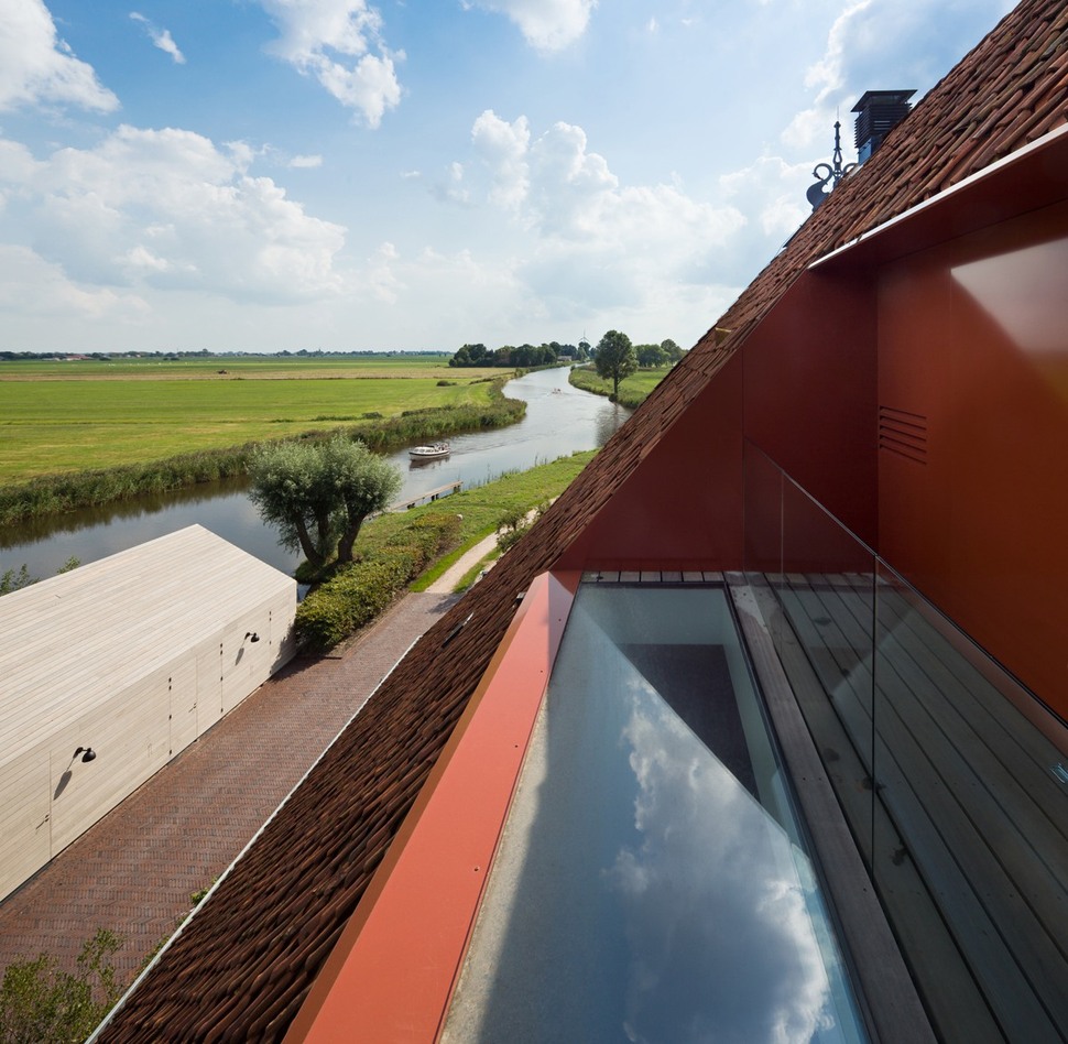 historic-dutch-farm-buildings-hide-modern-homes-7-roof-deck.jpg
