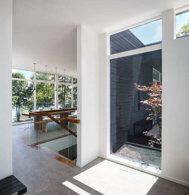 modern-riverside-home-christopher-simmonds-architect-6-foyer.jpg