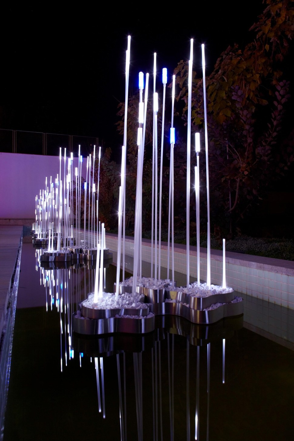 ultramodern-house-with-vibrant-lighting-design-focus-6-light-sculptures.jpg