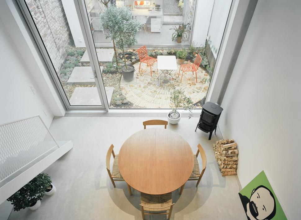 white-townhouse-with-open-interiors-detached-office-8-kitchen-table.jpg