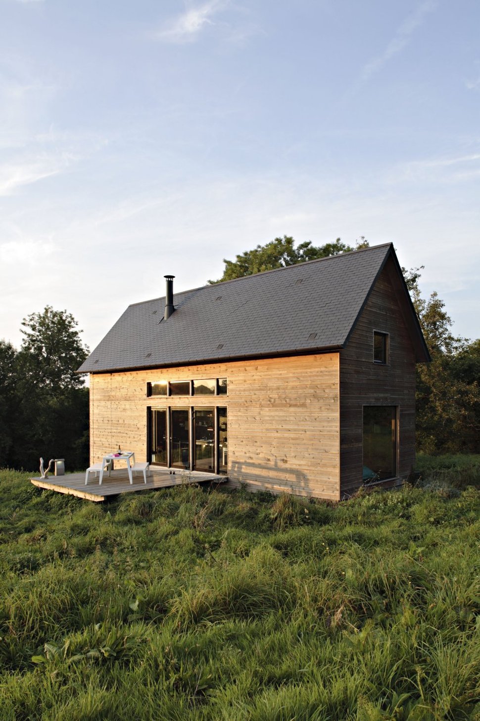 barn-style-weekend-cabin-embraces-simple-life-10a-exterior.jpg