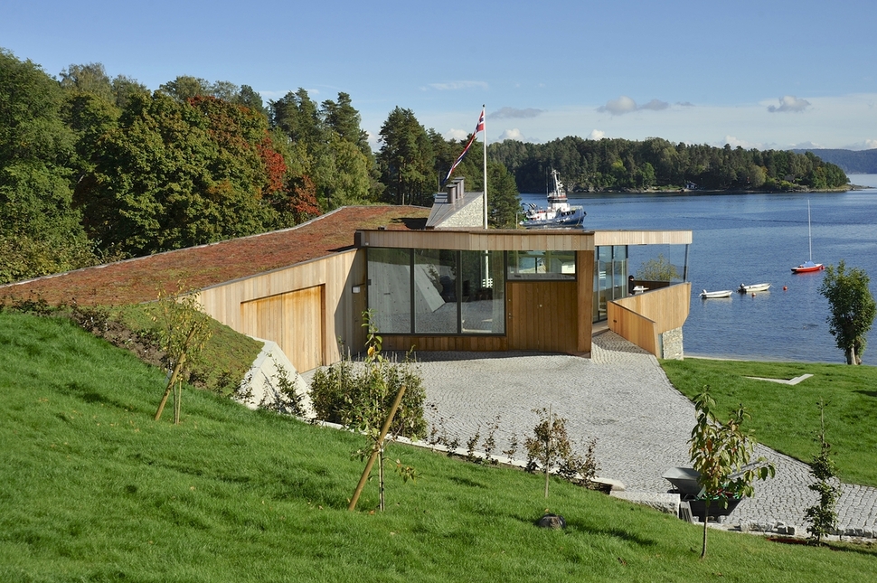 green-roof-oceanfront-split-level-home-slope-1-site.jpg