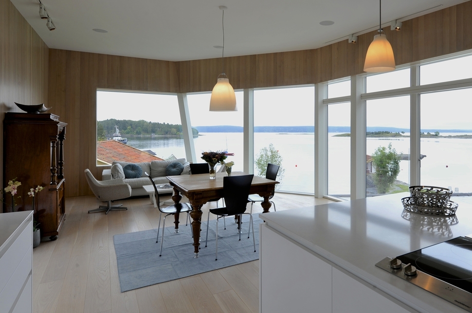 green-roof-oceanfront-split-level-home-slope-14-dining.jpg