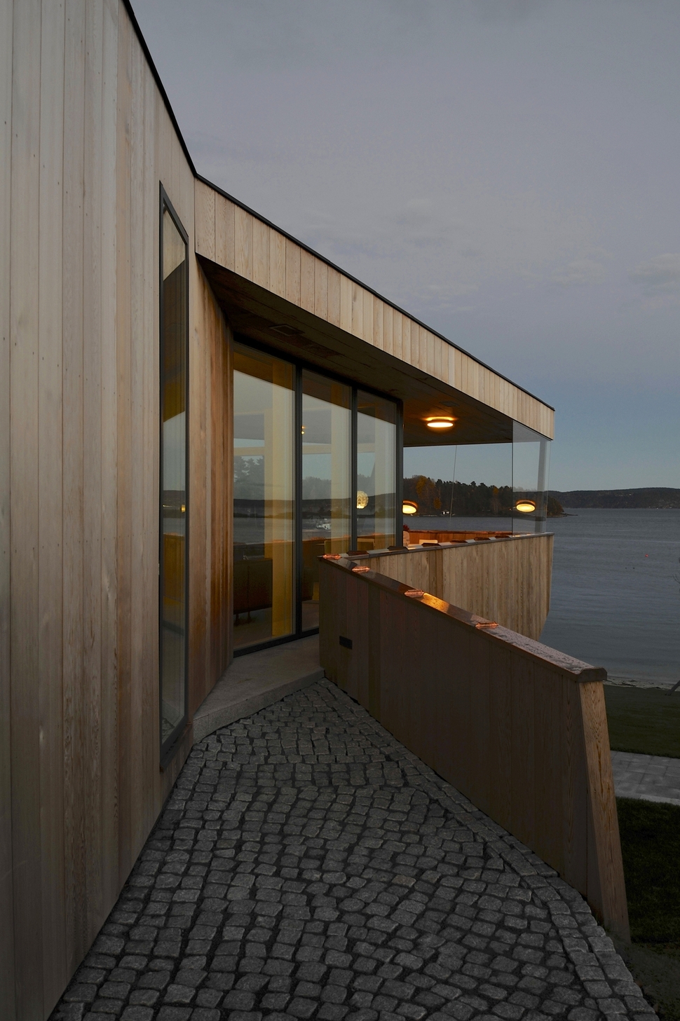 green-roof-oceanfront-split-level-home-slope-6-terrace.jpg
