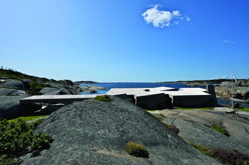 oceanfront-home-landscape-boulders-2-roof.jpg