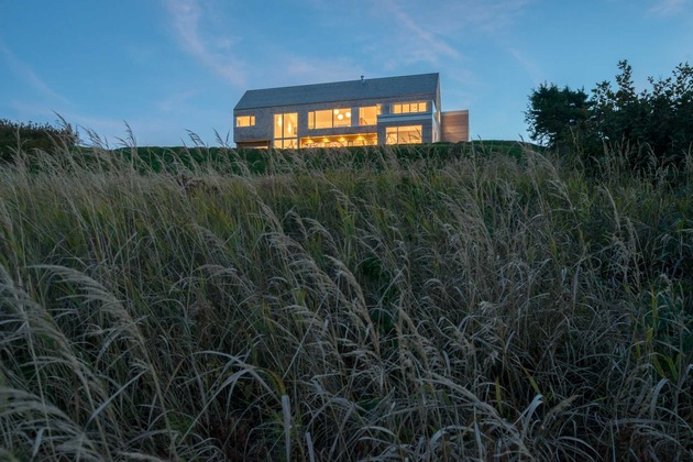 slope-house-minimalist-gabled-profile-omar-gandhi-architects-16.jpg