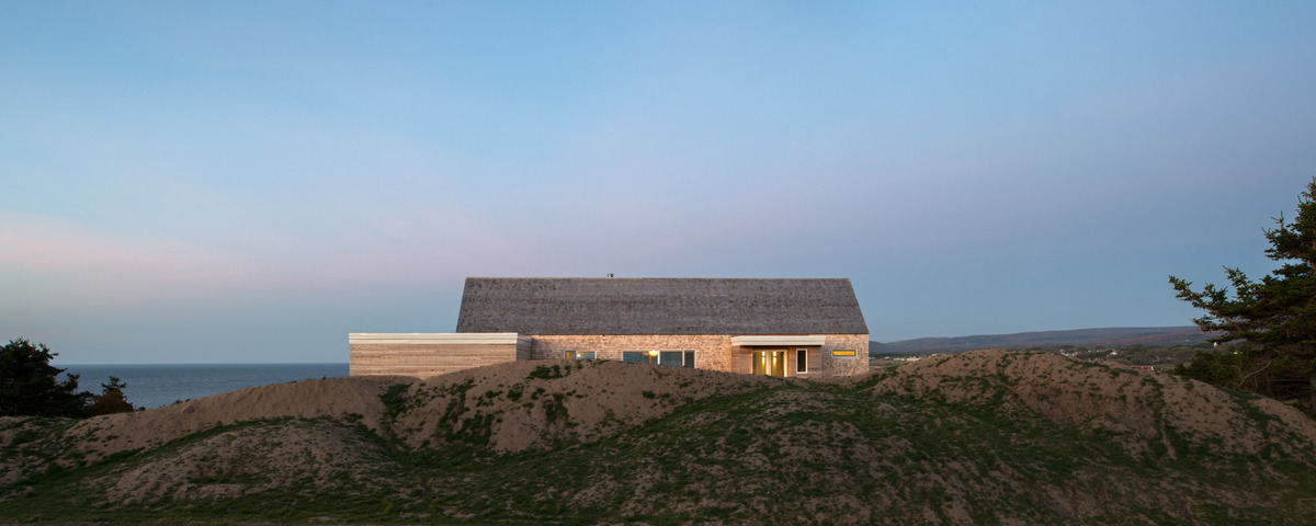 slope-house-minimalist-gabled-profile-omar-gandhi-architects-2.jpg
