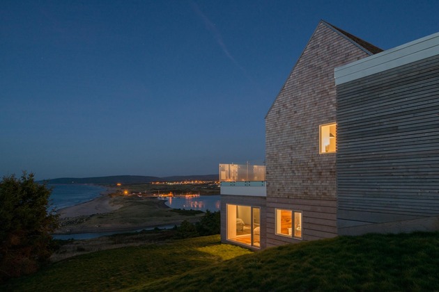 slope-house-minimalist-gabled-profile-omar-gandhi-architects-6.jpg