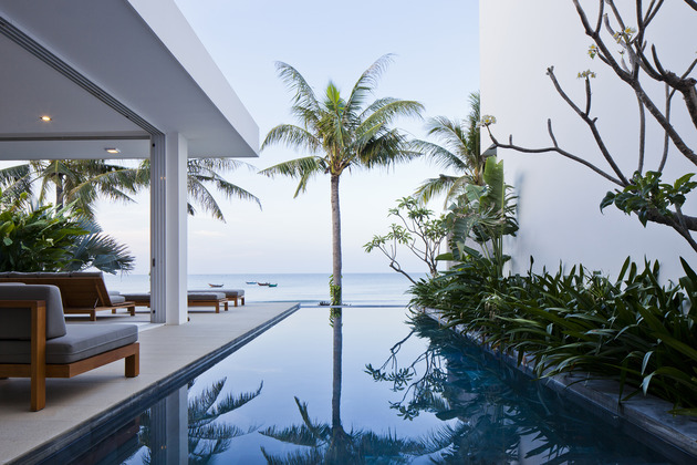 three seaside villas infinity pools beachfront access 1 thumb 630xauto 48138 Oceanique Villas: Infinity Pools and Sandy Beaches
