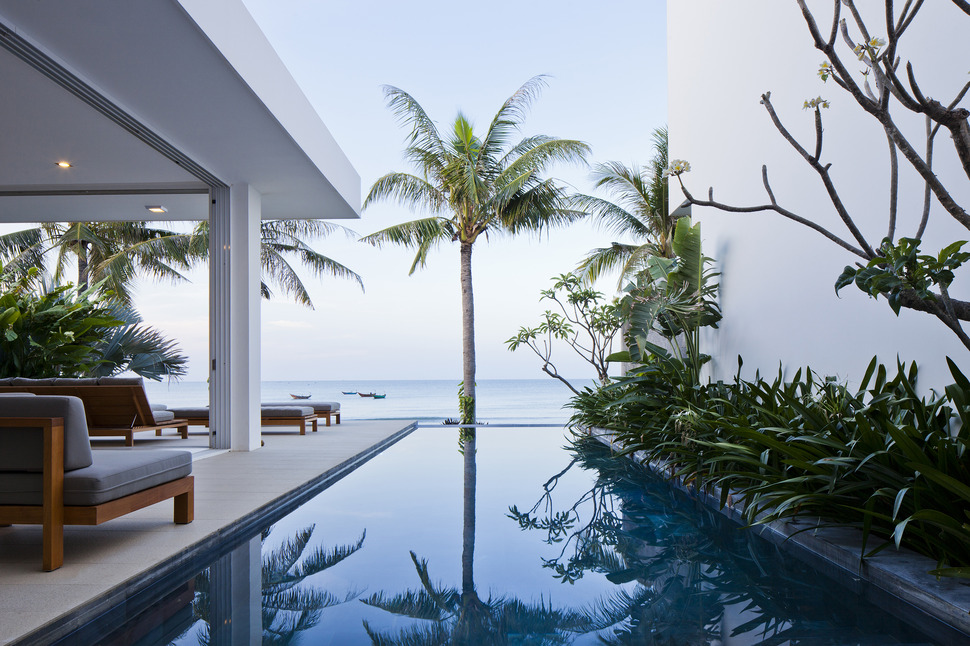 three-seaside-villas-infinity-pools-beachfront-access-1.jpg