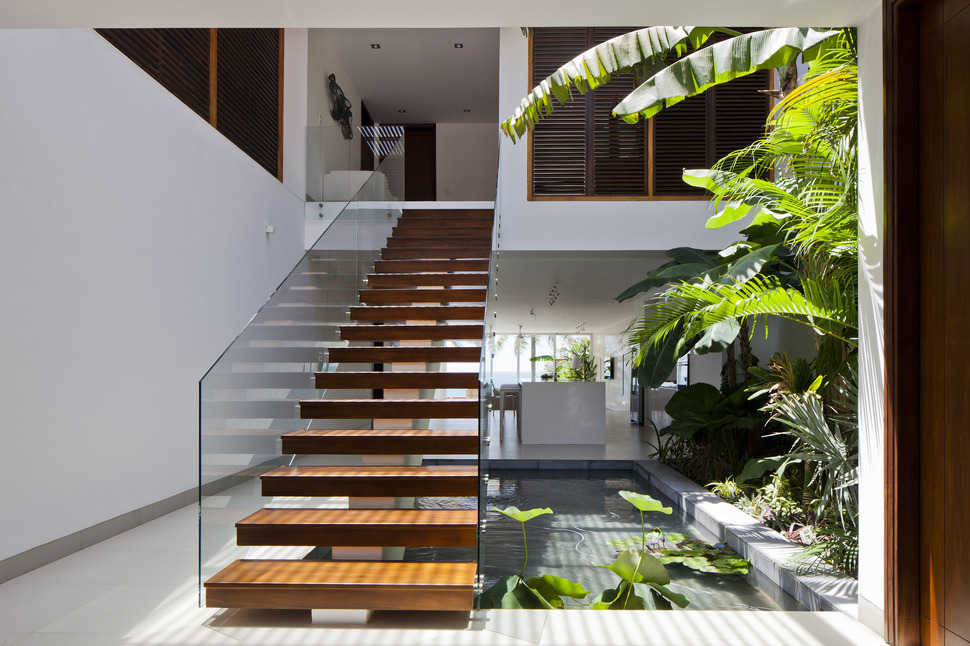 three-seaside-villas-infinity-pools-beachfront-access-12-stairs.jpg