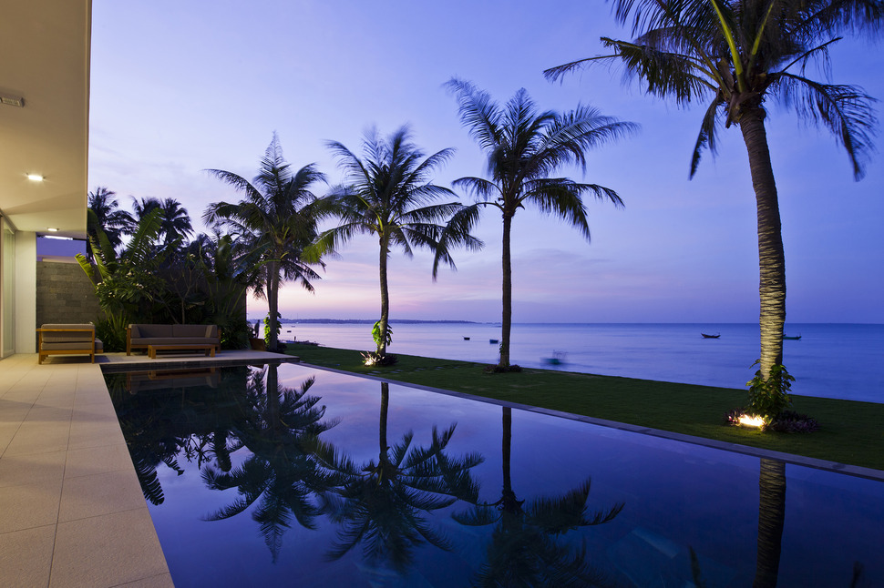 three-seaside-villas-infinity-pools-beachfront-access-4-view.jpg