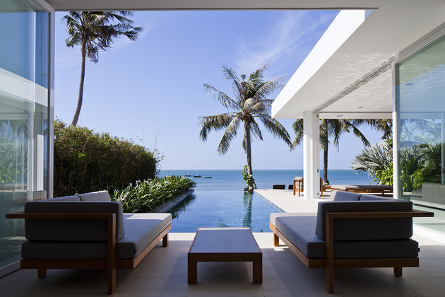 three-seaside-villas-infinity-pools-beachfront-access-6-planters.jpg