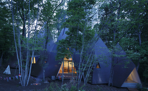 timber-vacation-house-shaped-as-tepee-5.jpg