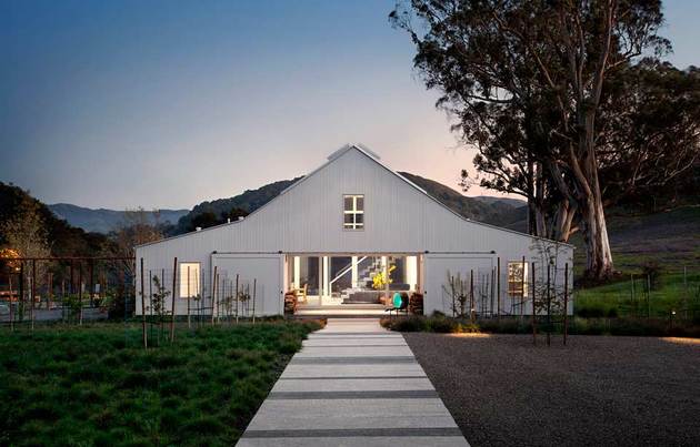 barn-style-house-hupome-ranch.jpg