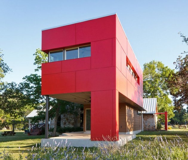 red-house-exteriors-paint-the-town-modern-cube-home.jpg