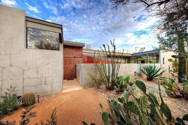 modern-desert-home-steven-holl-cacti.jpg