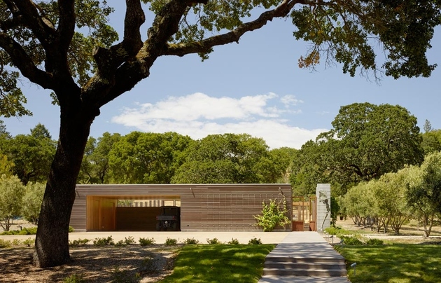 14-mature-oaks-living-roofs-contribute-passive-energy-home.jpg