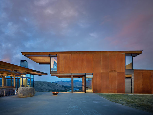 1 home glacial erratic rock thumb 630xauto 61773 Mountain Glass and Steel Home Designed Around Glacial Erratic Rock