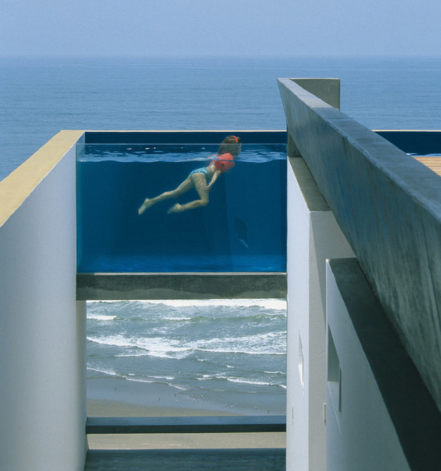 glass walled swimming pool 1 thumb autox672 61496 Glass Walled Swimming Pools: 10 Amazing Designs