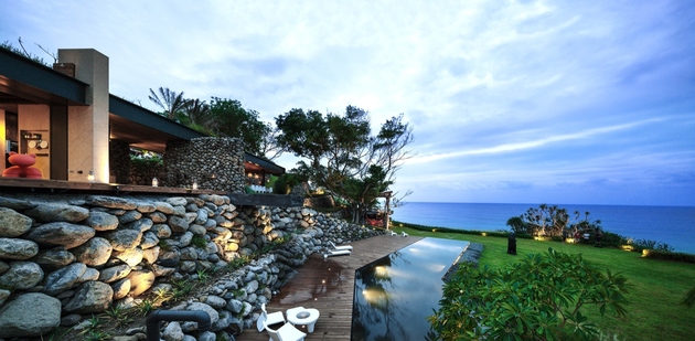 1 oceanfront home terraced rocks site%20 thumb 630xauto 63930 Steep Site Home Terraced onto Three Levels