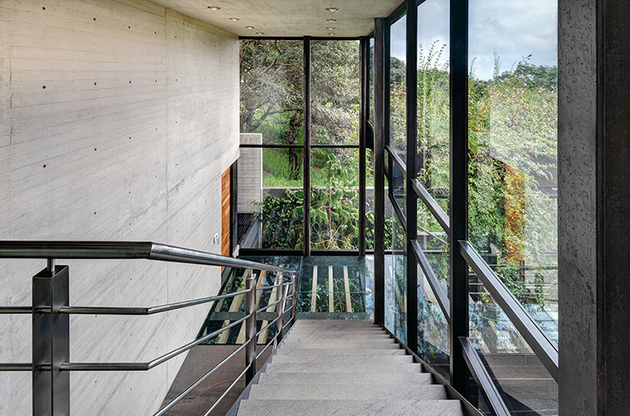 11-outdoor-elevated-glass-walkway-connects-two-sections-house.jpg