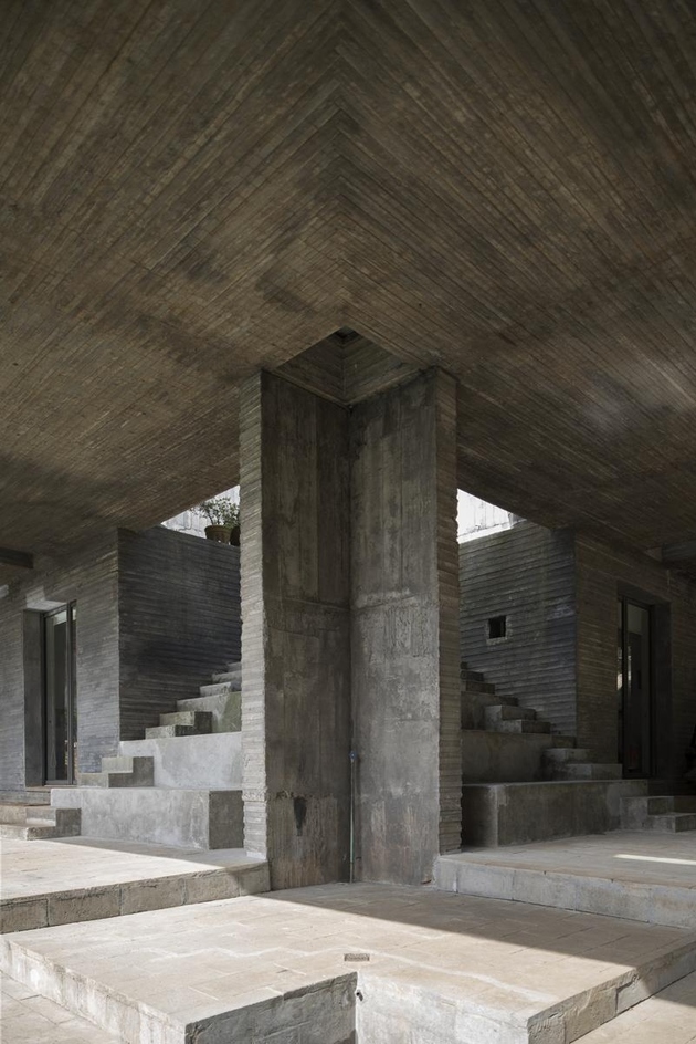 7-square-concrete-house-lower-level-pedestal.jpg
