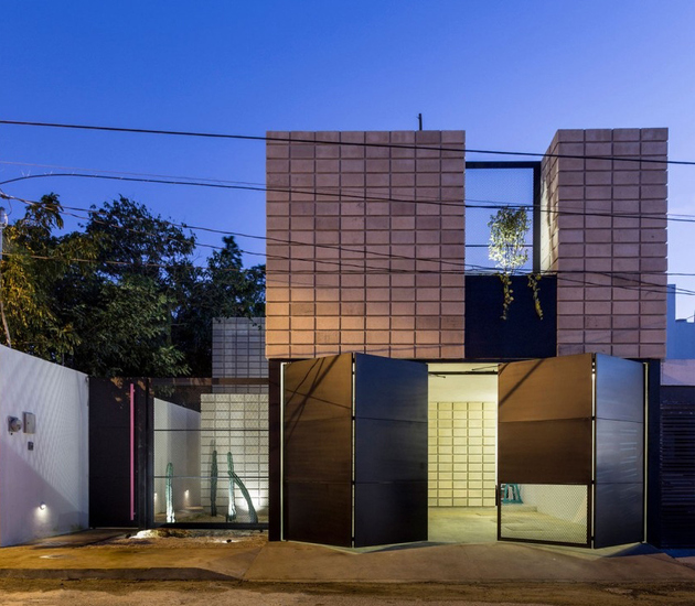 1-c-shaped-concrete-block-home-swimming-pool-courtyard.jpg