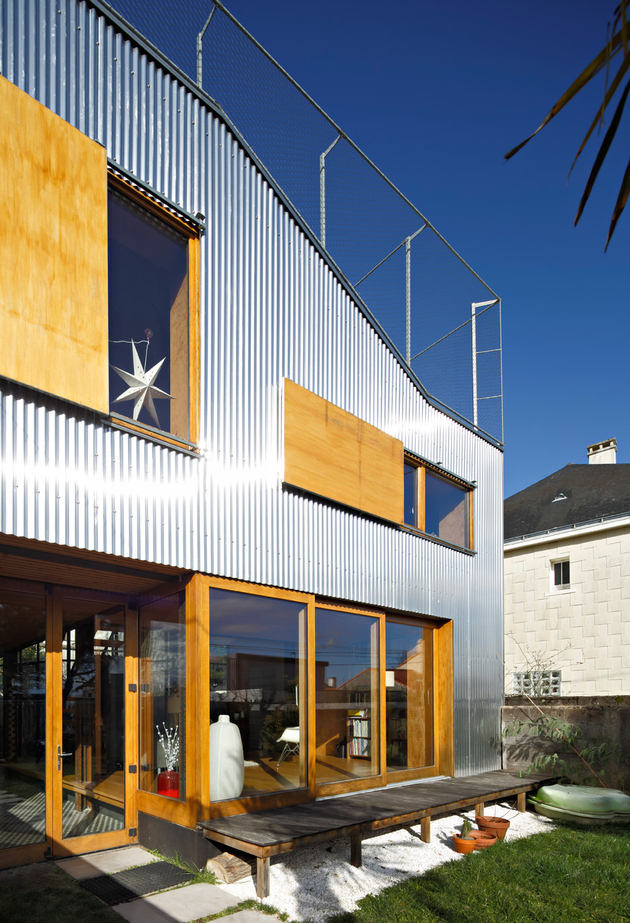 19-corrugated-aluminium-facade-1930s-home-extension.jpg