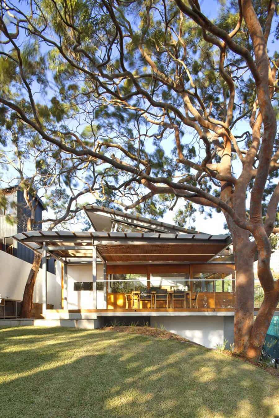 aussie escarpment house with angled roof and wavy ceiling 1