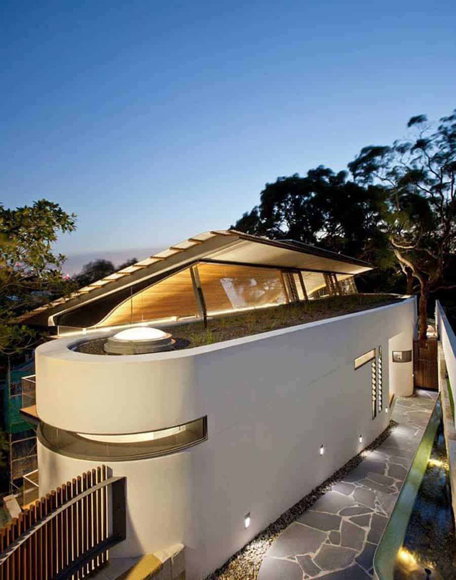 aussie-escarpment-house-with-angled-roof-and-wavy-ceiling-2.jpg