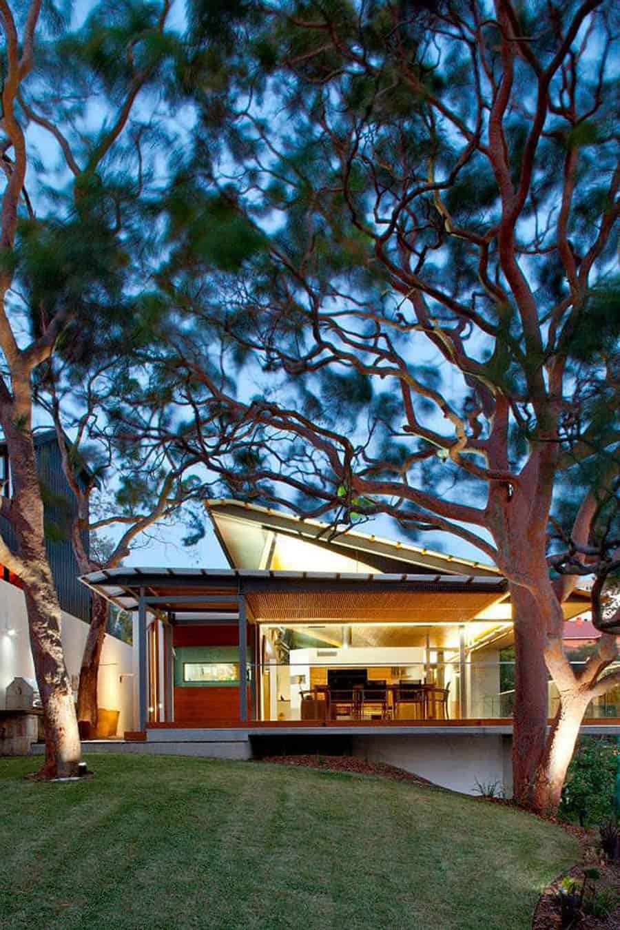 aussie escarpment house with angled roof and wavy ceiling 3