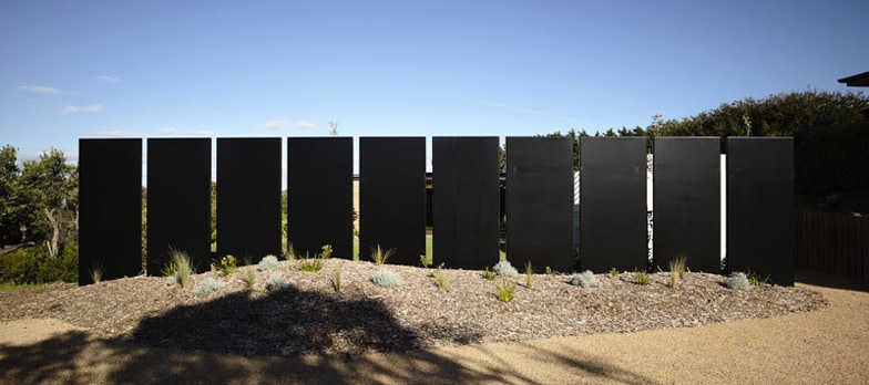 beach house geometric screens built sand dunes 3 fence