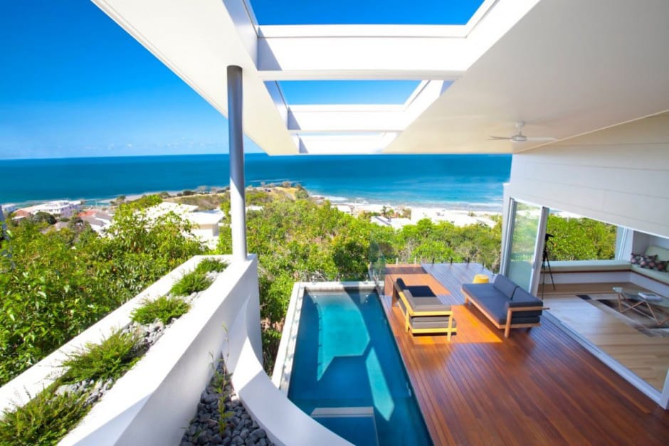 beach-house-with-bold-exterior-minimalist-interiors-12.jpeg