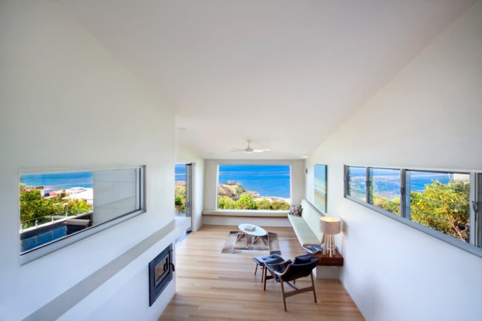 beach-house-with-bold-exterior-minimalist-interiors-14.jpeg