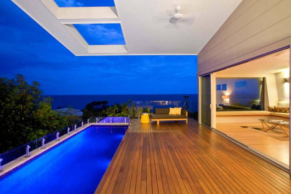 beach-house-with-bold-exterior-minimalist-interiors-9.jpeg