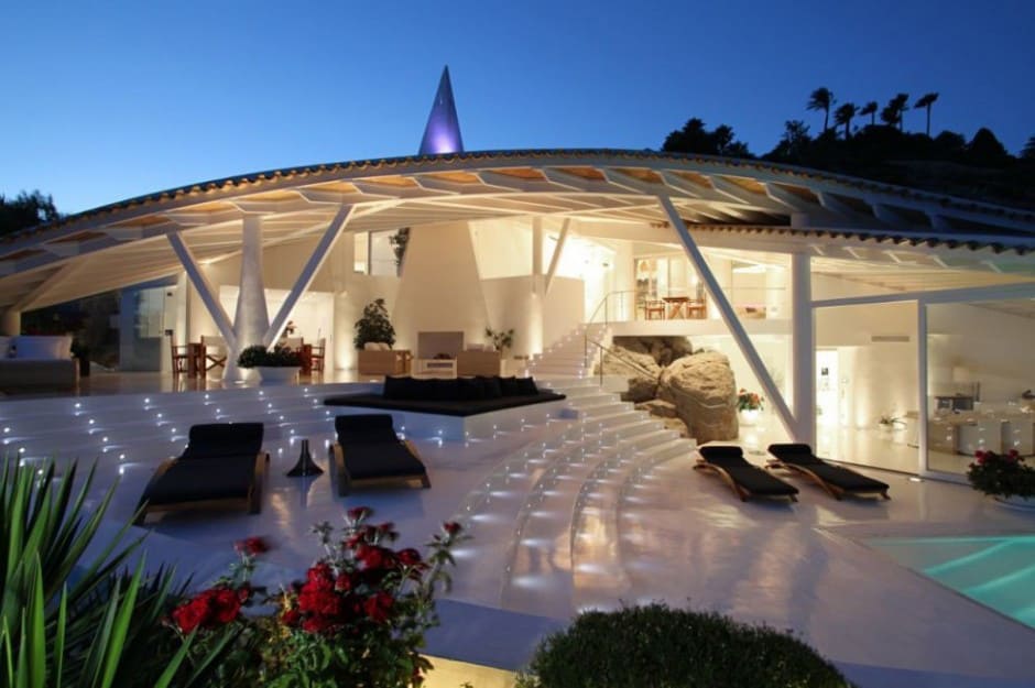 Bird House in Mallorca with wings and luxury decks
